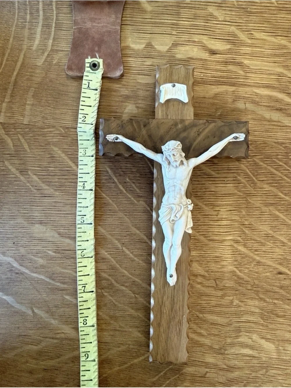VTG Genuine Walnut Cross Scalloped Edge Jesus the Nazarene…Christian 9”x4.5”